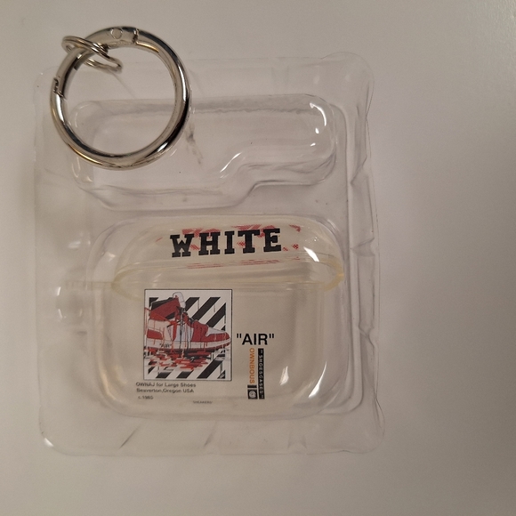 Off White airpod case- New in package - Picture 2 of 2